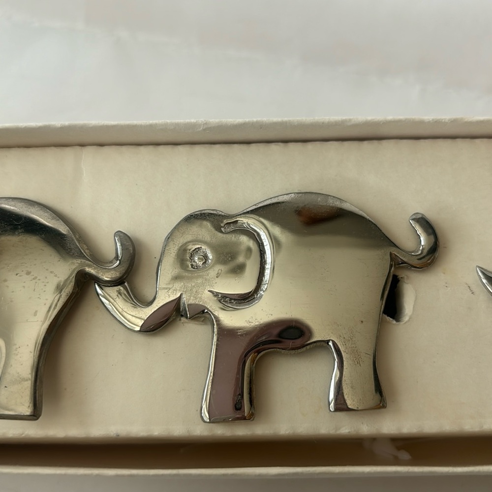 Napkin ring, dinner party, elephant vintage Pier 1 nickel plated napkin ring